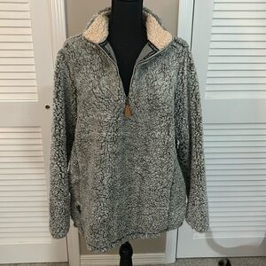 Pull over size medium by Simply Southern.